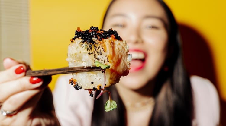 Leckeres, gesundes Fingerfood: Japan schafft es (nicht nur) dank seiner Sushi-Spezialitäten ganz oben in die Hitliste. © Pexels, Ivan Samkov