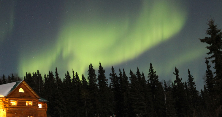 Polarlichter gefällig? Im Winter ist die Wahrscheinlichkeit, welche zu sehen, deutlich höher. C00