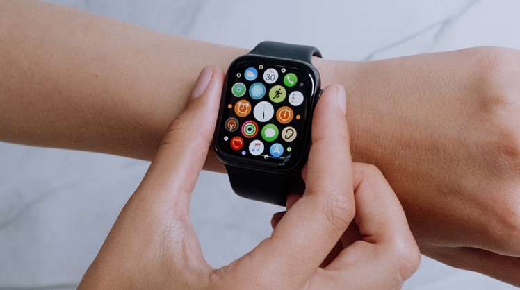 Smartwatches, wie die Apple Watch, erfreuen sich ungebrochener Beliebtheit. © Pexels/Cottonbro