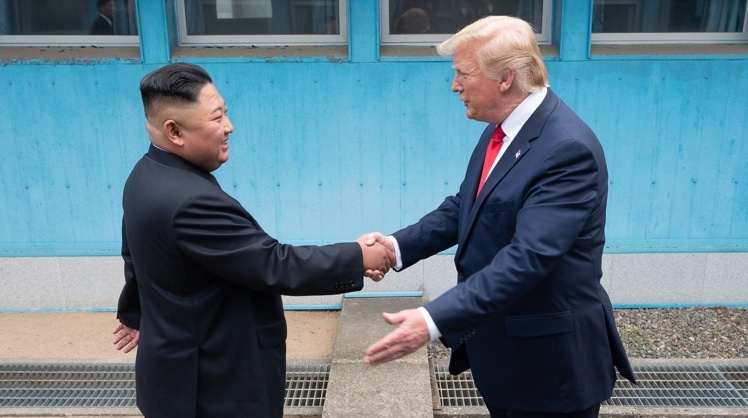 Kim Jong-un und Donald Trump trafen sich am 30. Juni 2019 in der entmilitarisierten Zone zwischen Nord- und Südkorea. © The White House