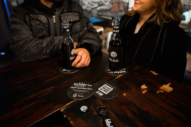 Bierdeckel von Fritz-Kola mit antirassistischen Botschaften