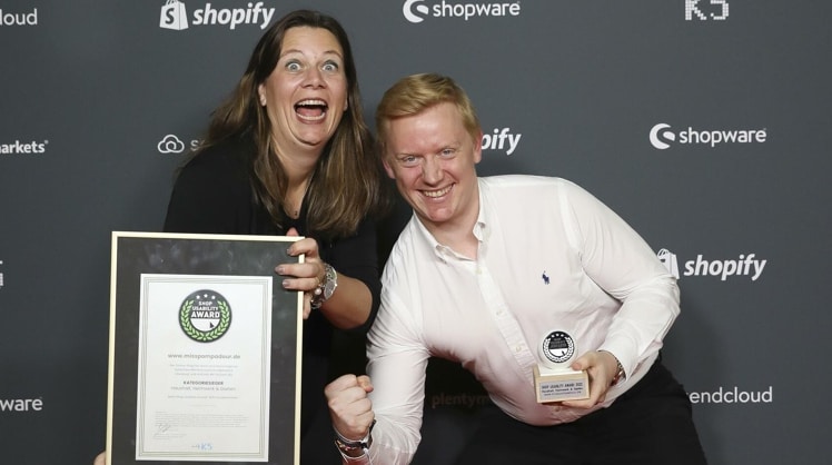 Haben gut lachen: Die MissPompadour-Gründerin Astrid Reintje und Marketingchef Erik Reintjes freuen sich über den Gesamtsieg. © K5 GmbH