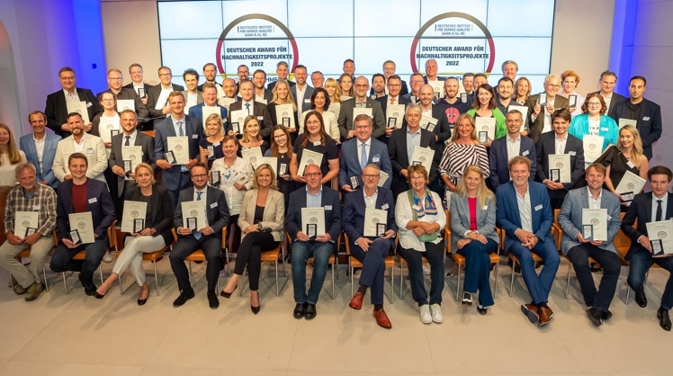 Alle Preisträger:innen des "Deutschen Awards für Nachhaltigkeitsprojekte 2022". © Thomas Ecke/DISQ/ntv/DU