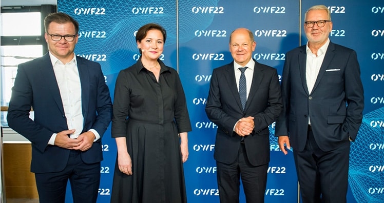 Bundeskanzler Olaf Scholz eröffnete das Ostdeutsche Wirtschaftsforum OWF22 in Bad Saarow © Deutschland – Land der Ideen/Bernd Brundert