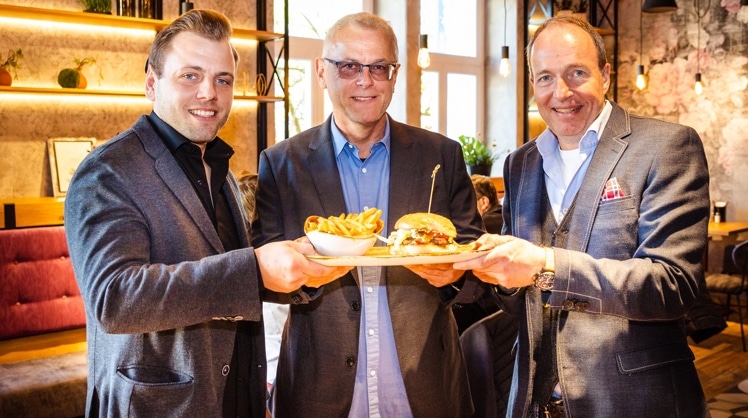 Die "Le Burger"-Macher Lukas und Thomas Tauber sowie Bernhard Kloucek © Le Burger/Moni Fellner