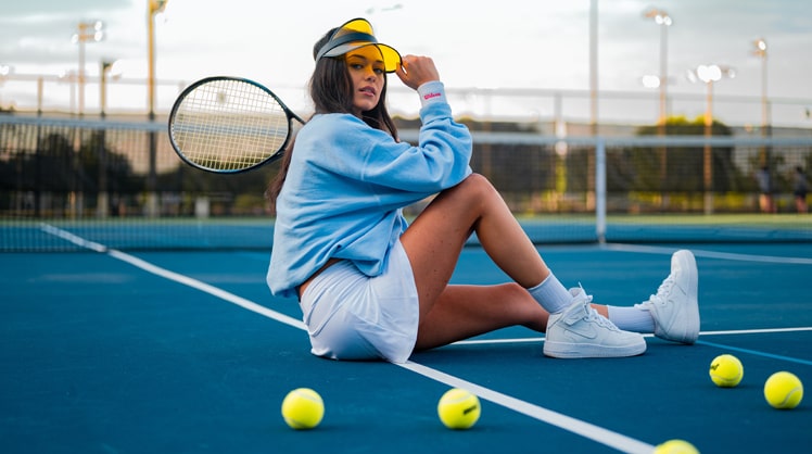 Jugendliche spielen wieder vermehrt Tennis. © Jeffery Erhunse/Unsplash