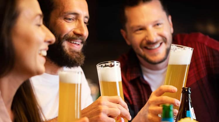 Eins nur, dann ist Schluss: Abnehmmedikamente wie Ozempic verleiden den Konsument:innen die Lust aufs zweite, dritte und vierte Bier. © Stiegl Bazzoka