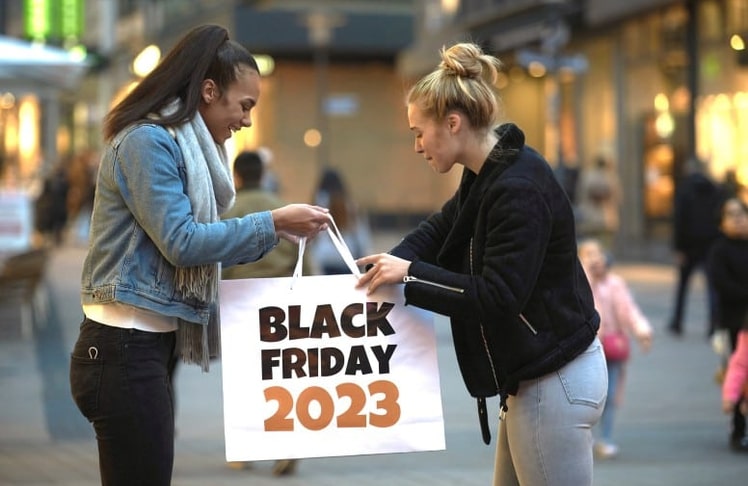 Einkaufsfreuden am Black Friday 2023 - Markenfreiheit und wachsendes Preisbewusstsein prägen das Shopping-Event und versprechen vielfältige Angebote und Sparpotenziale für Verbraucher. © BlackFriday.de