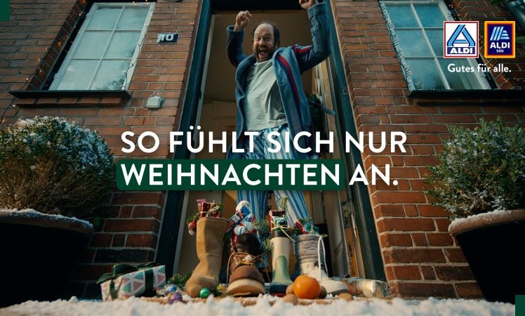 ALDI's Weihnachtskampagne 'So fühlt sich nur Weihnachten an' setzt auf festliche Genüsse mit Eigenmarken. Die Spots sind ab 11. November deutschlandweit zu sehen.  © Aldi