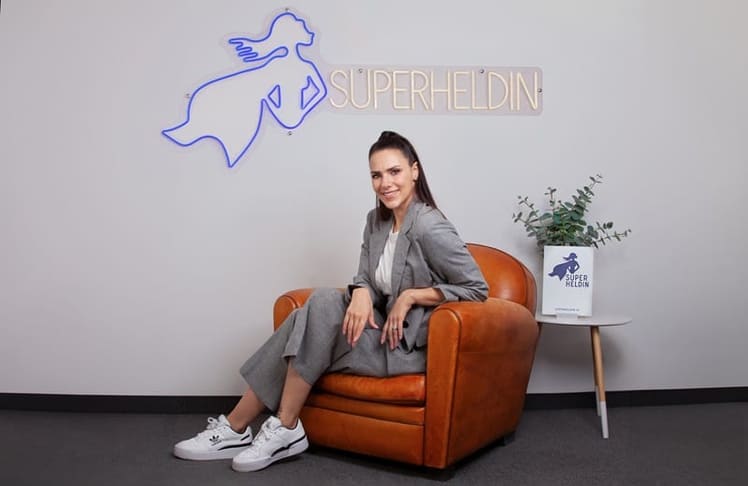 Esther Sedlaczek engagiert sich für die Internet-Plattform Superheldin.
Foto: Superheldin