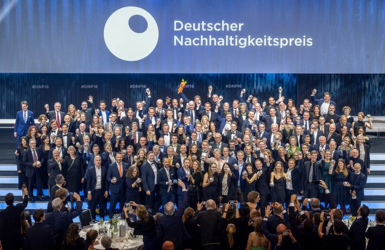 Vorreiter der Nachhaltigkeit – Repräsentanten der prämierten Unternehmen bei der Deutschen Nachhaltigkeitspreisverleihung.  © Christian Köster