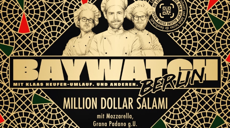Die "Baywatch Berlin"-Pizza soll Konsument:innen und Fans des Podcasts gleichermaßen erfreuen © Edeka