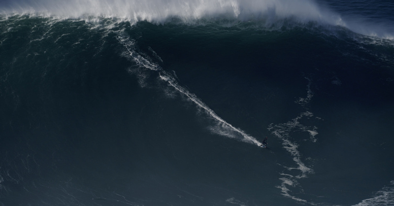 Sebastian Steudtner hält den Weltrekord für die höchste Welle, die jemals gesurft wurde.