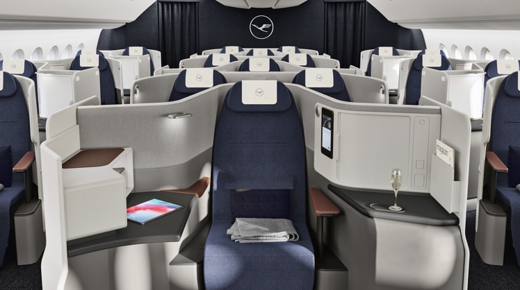 Ein Blick auf die neue Lufthansa-Business-Class. Sie wird verschiedene Sitzoptionen bieten, die zum Teil auch in Doppelbetten umgewandelt werden können. © Lufthansa