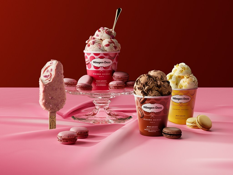 Die Macaron-Eiscremes gibt es in drei verschiedenen Geschmacksrichtungen: "Strawberry & Raspberry", "Double Chocolate Ganache" und "Yuzu & Lemon".
