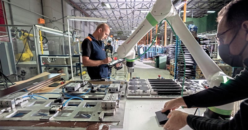 Im "The Fluently RoboGym" können Fabrikarbeiter und Roboter eine reibungslose Interaktion im Industrieprozess trainieren.