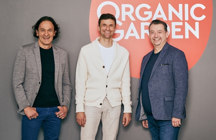 Thomas Müller (Mitte) investiert in das Food-Tech Start-up Organic Garden rund um CEO Martin Wild (links) und Mitgründer Martin Seitle (rechts). © Mike Meyer Photography