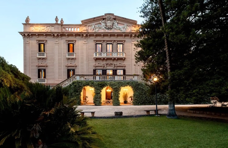 Symbolbild © Airbnb - Die "Villa Tasca", berühmt geworden durch die Serie "The White Lotus" wurde zum Glück (noch) nicht verwüstet 