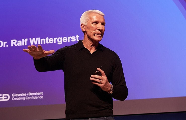 Giesecke+Devrient-CEO Ralf Wintergerst referierte über Konnektivität und IoT. © LEADERSNET/Stellan Gottschalk