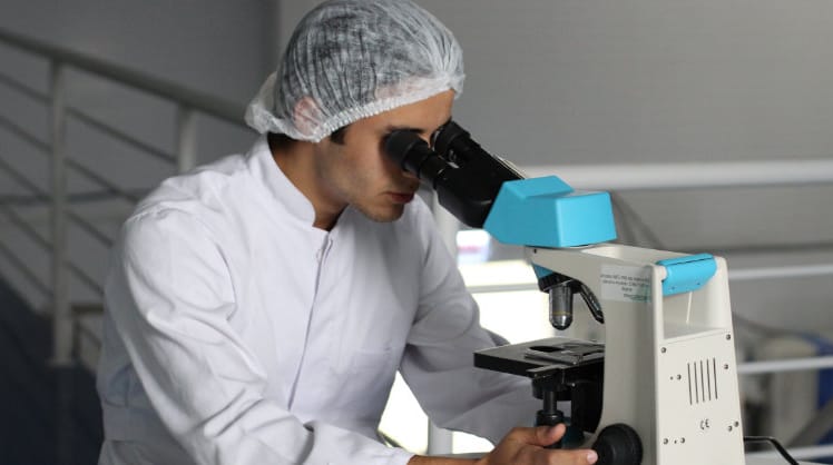 Forscher:innen des Max-Planck-Institut für molekulare Zellbiologie und Genetik ist es gelungen eine einzigartige Lasertechnologie zu entwickeln © Pixabay/Pexels