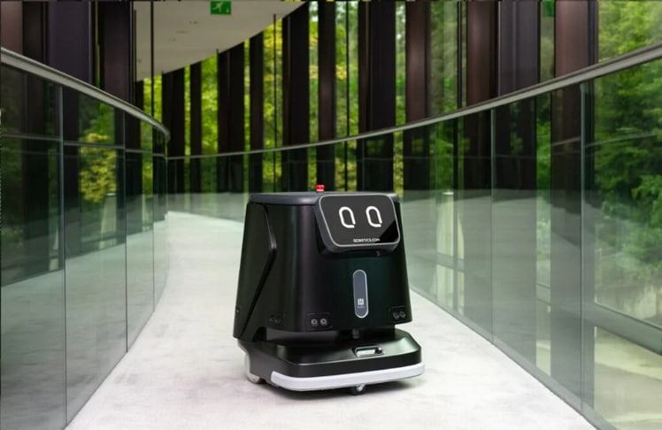 Der innovative Reinigungsroboter soll das Housekeeping-Team des Hotels zukünftig tatkräftig unterstützen © Dolder Grand
