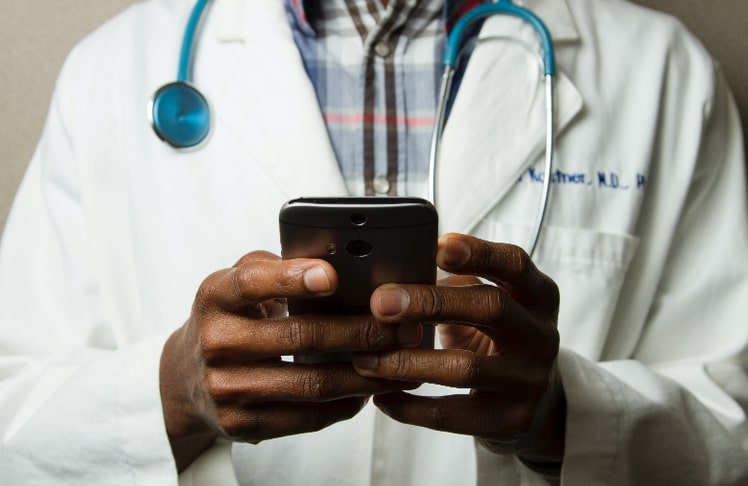 Selbstdiagnosen via Social-Media-Plattformen haben den Ärzten aus Fleisch und Blut scheinbar den Rang abgelaufen ©
National Cancer Institute/Unsplash