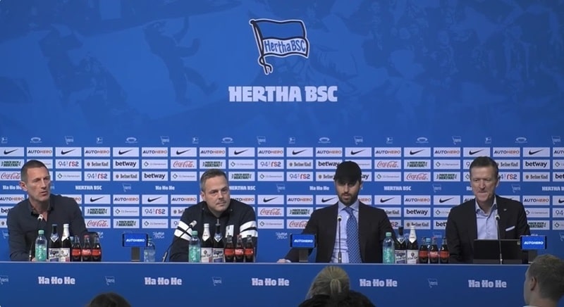 Josh Wander (zweiter von rechts) bei der Vorstellung als neuer Hertha-Investor im März 2023 (Bild: YouTube / Hertha BSC Berlin)