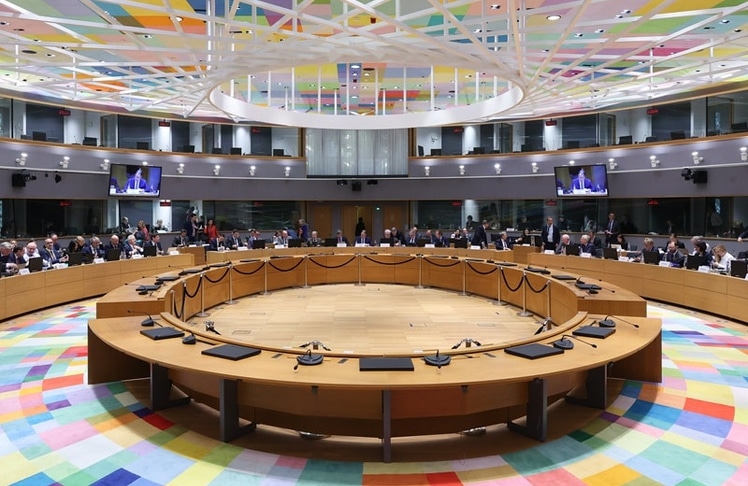 Hinsichtlich des Lieferkettengesetztes herrscht weiterhin Uneinigkeit in Brüssel (Bild: Europäische Union; Symbolmotiv vom Agriculture and Fisheries Council Roundtable)