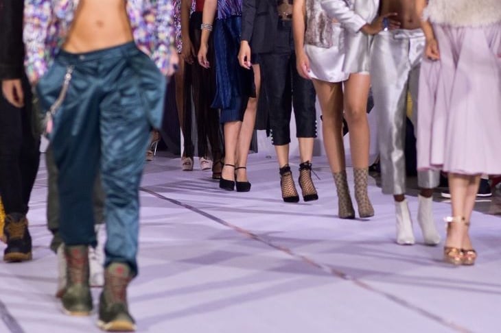 Stilvoller Laufsteg: Berlin Fashion Week präsentiert nachhaltige Trends und aufstrebende Kreative. Bild: Chalo Garcia auf Pixabay