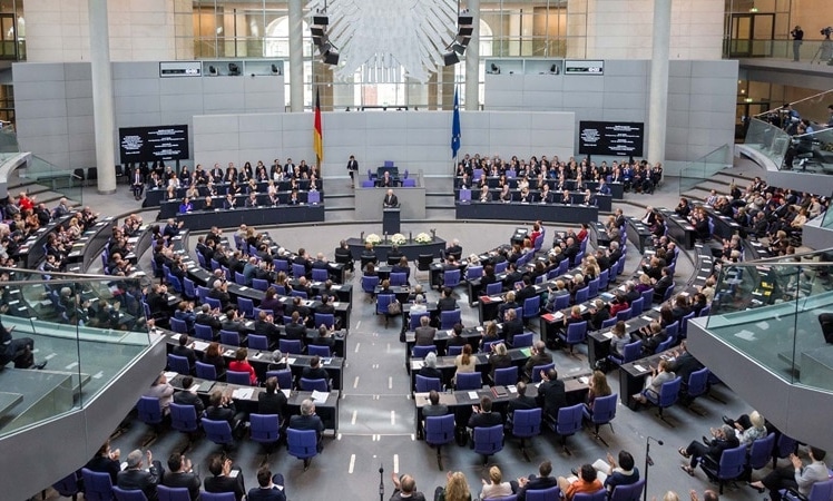 Der Bundestagssaal bleibt ein Symbol für politische Gestaltung, selbst ohne Jürgen Trittin (Bild: DBT / J.F. Müller)