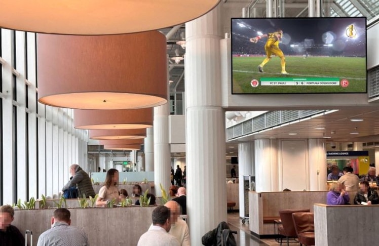 Cittadino bietet Reisenden einzigartiges DooH-Erlebnis mit exklusivem DFB-Pokal-Content, während sie an Flughäfen und Autobahnraststätten unterwegs sind. © Cittadino GmbH