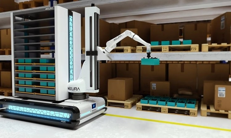 Der Logistik-Standard von morgen? Ein LARA (Lightweight Agile Robotic Assistant) wurde auf einem MAV (Multi-Sensing Autonomous Vehicle) installiert, um selbstständig im Lager zu helfen (Bild: Neura Robotics GmbH / IFR)