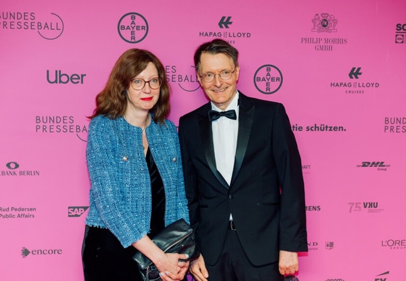 Bundesgesundheitsminister Karl Lauterbach mit seiner Freundin Elisabeth Niejahr  (Bild: Leadersnet / Hahn+Hartung / Miguel Hahn)