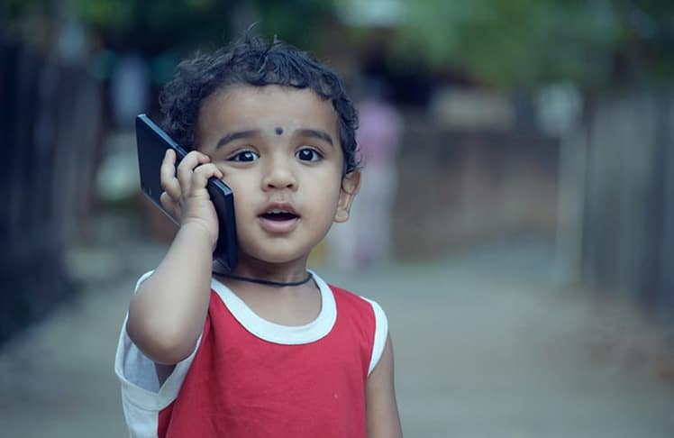 Aufgewachsen im digitalen Zeitalter: für die nach 2010 geborenen Kinder sind Smartpphones fixer Bestandteil des Alltags (Bild: CC0 pxhere.com)