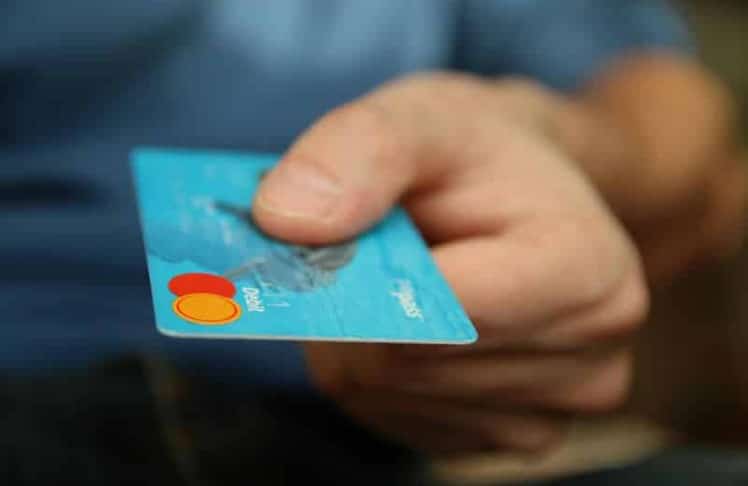 Die Studie des EHI zeigt, dass sich das Einkaufsverhalten der Verbraucher im Einzelhandel nachhaltig verändert - weg vom Bargeld, hin zur Kartenzahlung. Foto von Pixabay