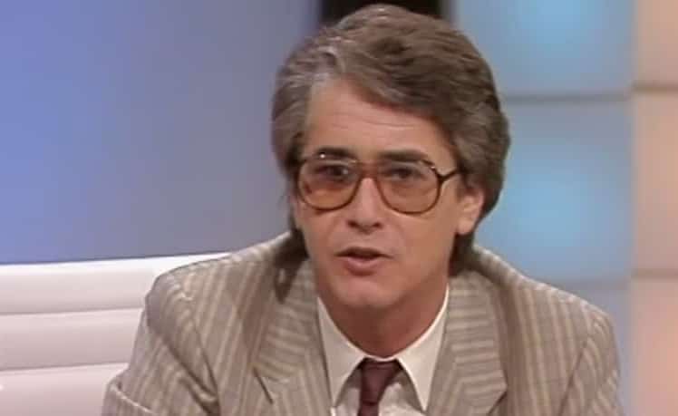 Frank Elstner während einer "Wetten, dass...?"-Ausgabe im Jahre 1982 (Bild: ZDF / Screenshot)