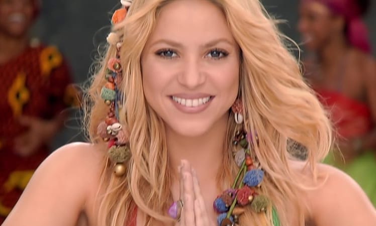 Szene aus dem Musikvideo zu "Waka Waka" von Shakira, das auf YouTube fast vier Milliarden Aufrufe aufweisen kann (Bild: Epic Records)