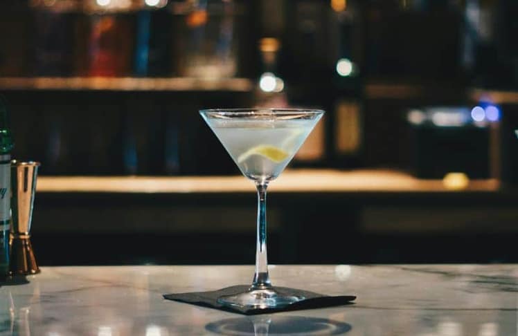 Klassisch und kultiviert: Martini am Welt Cocktail Tag. (Foto: Rick Barrett auf Unsplash)