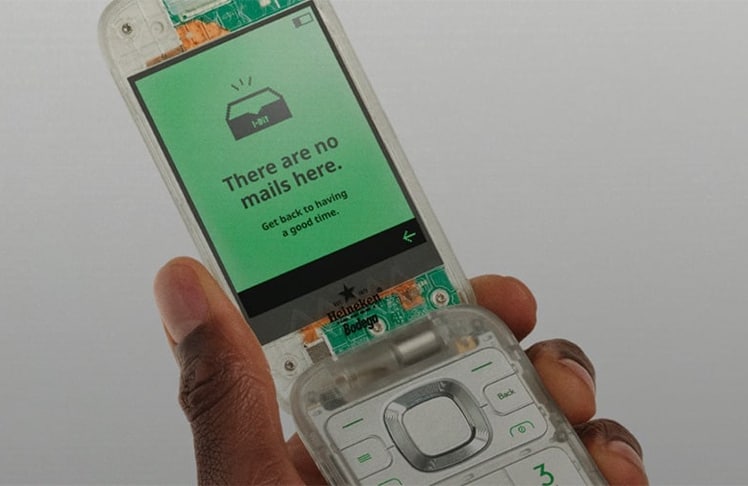Das Boring Phone wurde von dem Braukonzern Heineken gemeinsam mit dem nordamerikanischen Einzelhandelsmarktplatz Bodega entwickelt. © Heineken