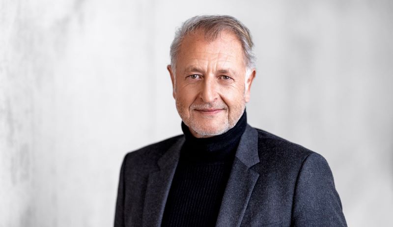 Detlev von Platen, Vorstand für Vertrieb und Marketing der Porsche AG, bewertet das Jahr 2024 als robust und zukunftsweisend. © Porsche AG