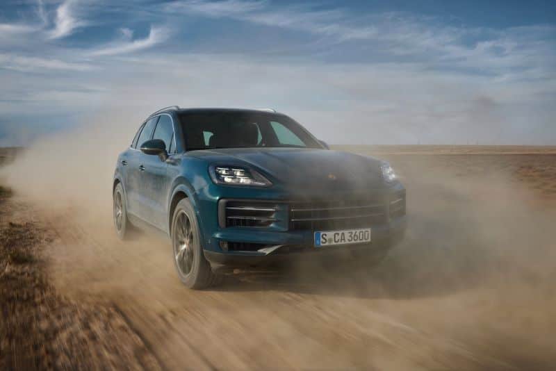 Der Porsche Cayenne bleibt 2024 mit über 102.000 Auslieferungen das meistverkaufte Modell – ein Erfolgsfaktor in Porsches globaler Absatzstrategie © Porsche AG
