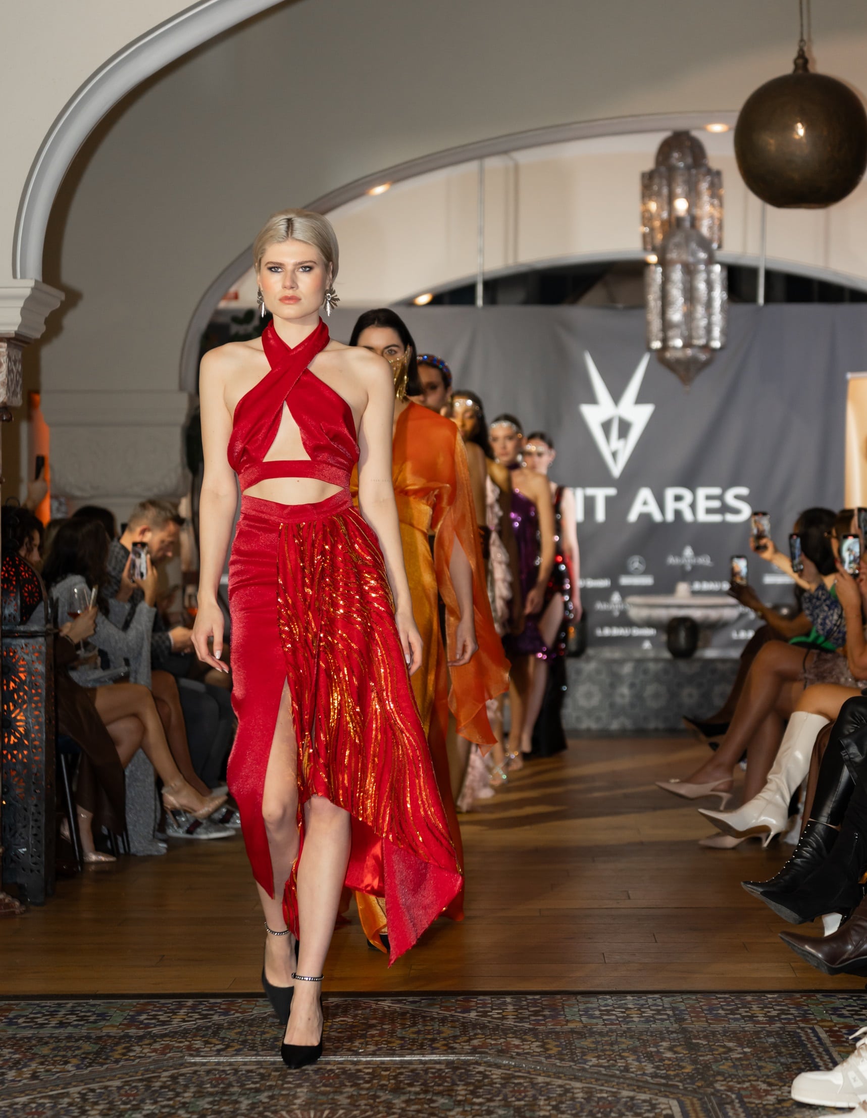 GNTM-Gewinnerin 2024, Lea Oude Engberink eröffnete die Show von Seyit Ares in Düsseldorf. © Victoria Matito GNTM-Gewinnerin 2024, Lea Oude Engberink eröffnete die Show von Seyit Ares in Düsseldorf. © Victoria Matito