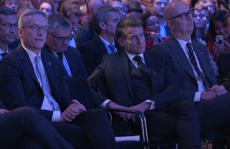 Frankreichs Präsident Emmanuel Macron während der Merz-Rede in Berlin (Bild: Screenshot / Bundesministerium für Digitalisierung und Staatsmodernisierung) Frankreichs Präsident Emmanuel Macron während der Merz-Rede in Berlin (Bild: Screenshot / Bundesministerium für Digitalisierung und Staatsmodernisierung)