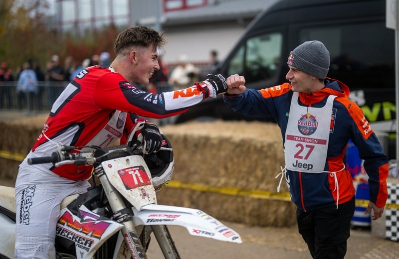 Der diesjährige Stoppelboss Maximilian Spies und Simon Längenfelder (Bild: Mihai Stetcu / Red Bull)