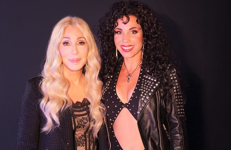 Cher-Darstellerin Sophie Berner mit dem Original bei der Bambi-Verleihung (Bild: Jonathan Steinbiß)