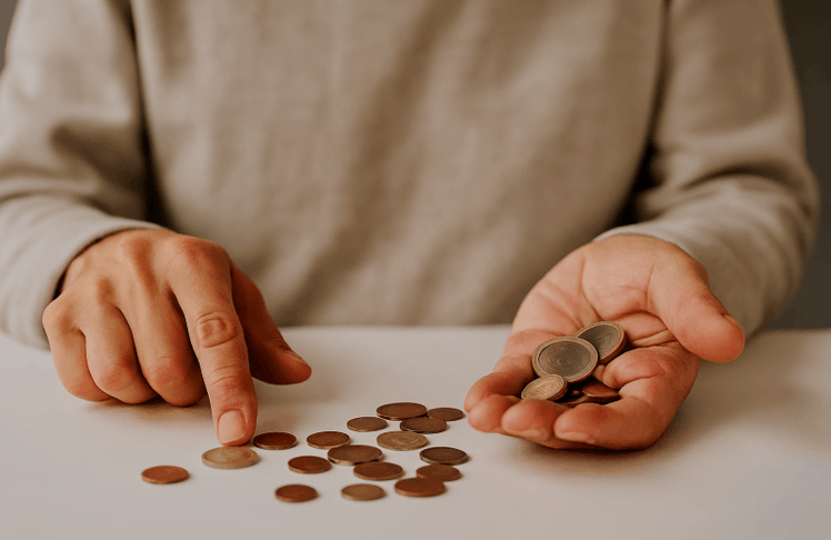 Steigende Beitragshürden und stagnierende Löhne verschärfen 2026 das Risiko von Altersarmut – vor allem für Erwerbstätige mit geringem Einkommen.