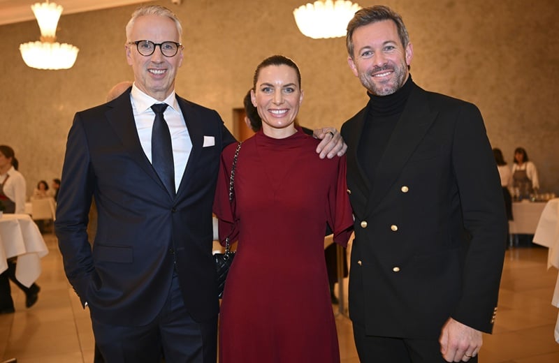 Bernd Döpke mit Julia und Jan Hartmann (Brauer Photos / S. Brauer) Bernd Döpke mit Julia und Jan Hartmann (Brauer Photos / S. Brauer)