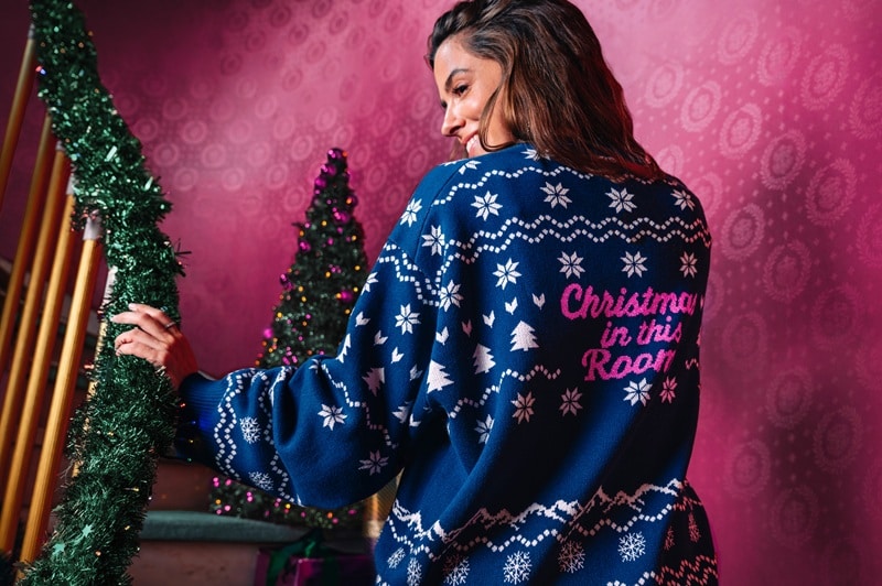Der Christmas Sweater von Vanessa Mai ist ab 10. Dezember exklusiv auf Amazon.de erhältlich. © Amazon Der Christmas Sweater von Vanessa Mai ist ab 10. Dezember exklusiv auf Amazon.de erhältlich. © Amazon