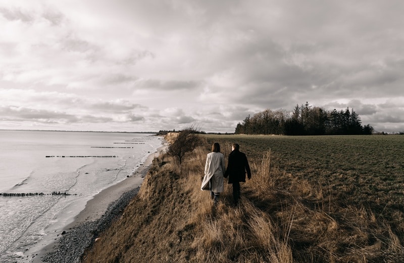 Møns Klint lädt zum idyllischen Spaziergang ein (Bild: Karyna Bila / Kim Felecia)