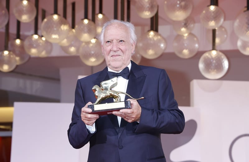 Werner Herzog freut sich in Venedig über die Würdigung seines Lebenswerks (Bild: Brauer Photos / A. Muench)